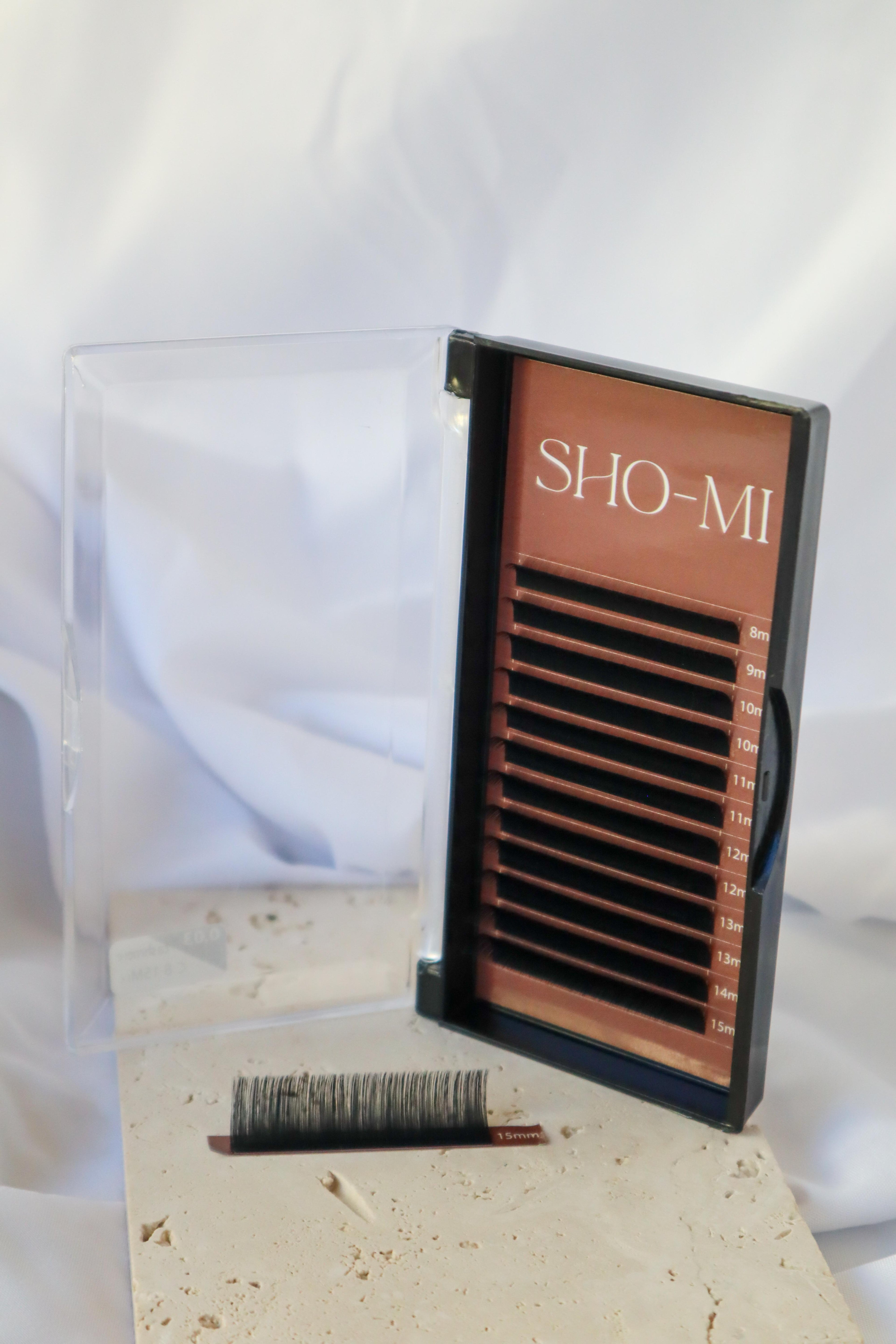 Eyelash extension set with 'SHO-MI' branding on a white background