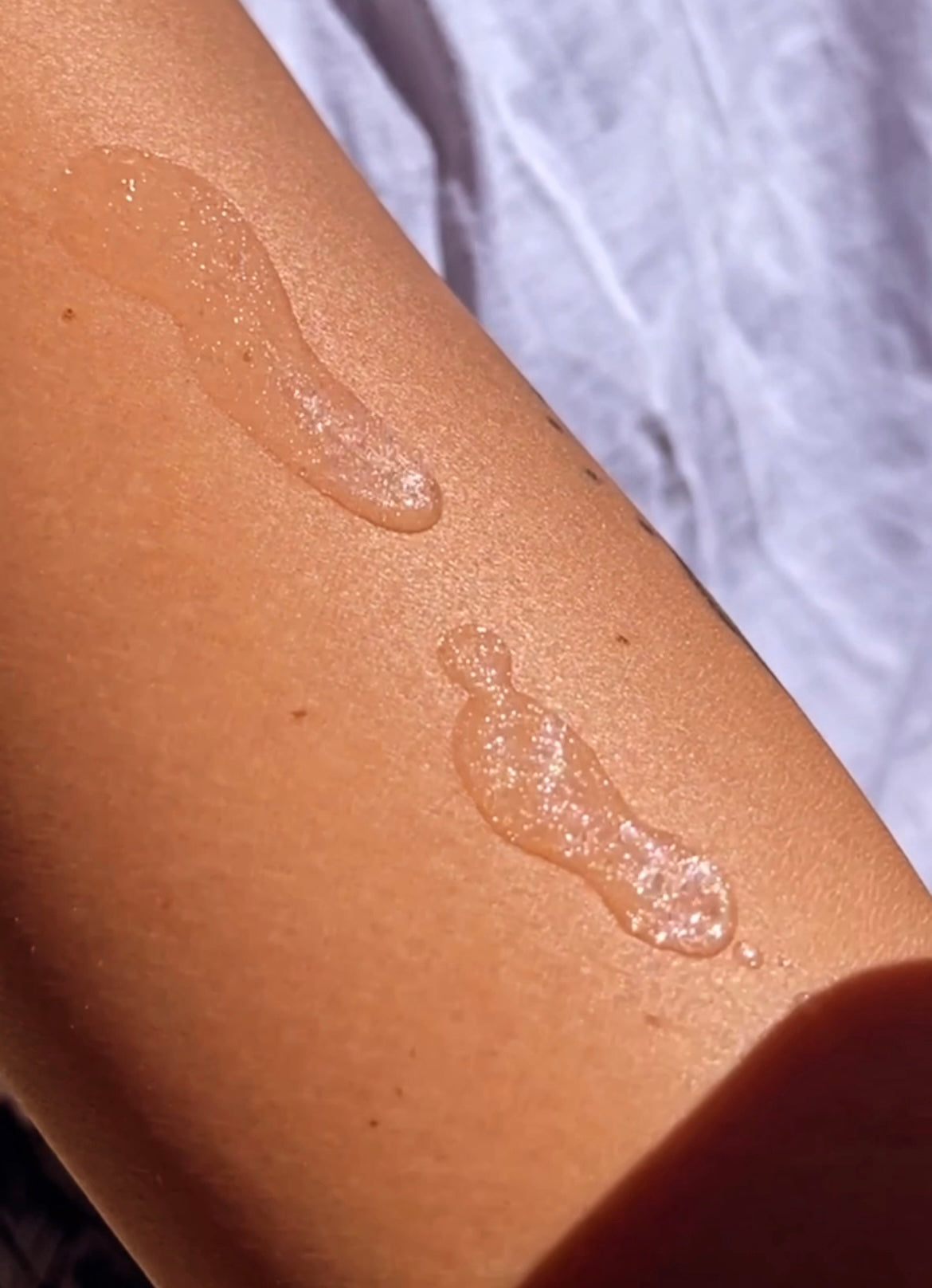 SHO-MI body oil on glowing skin 