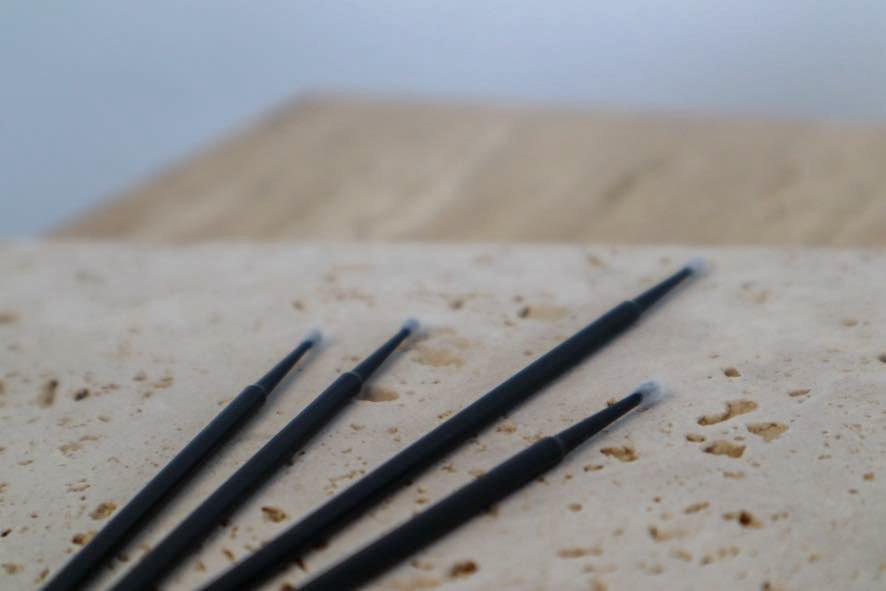 Short tip micro brushes on a textured surface with a blurred background